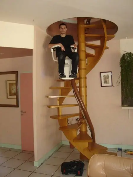 Escalier équilibré relevable